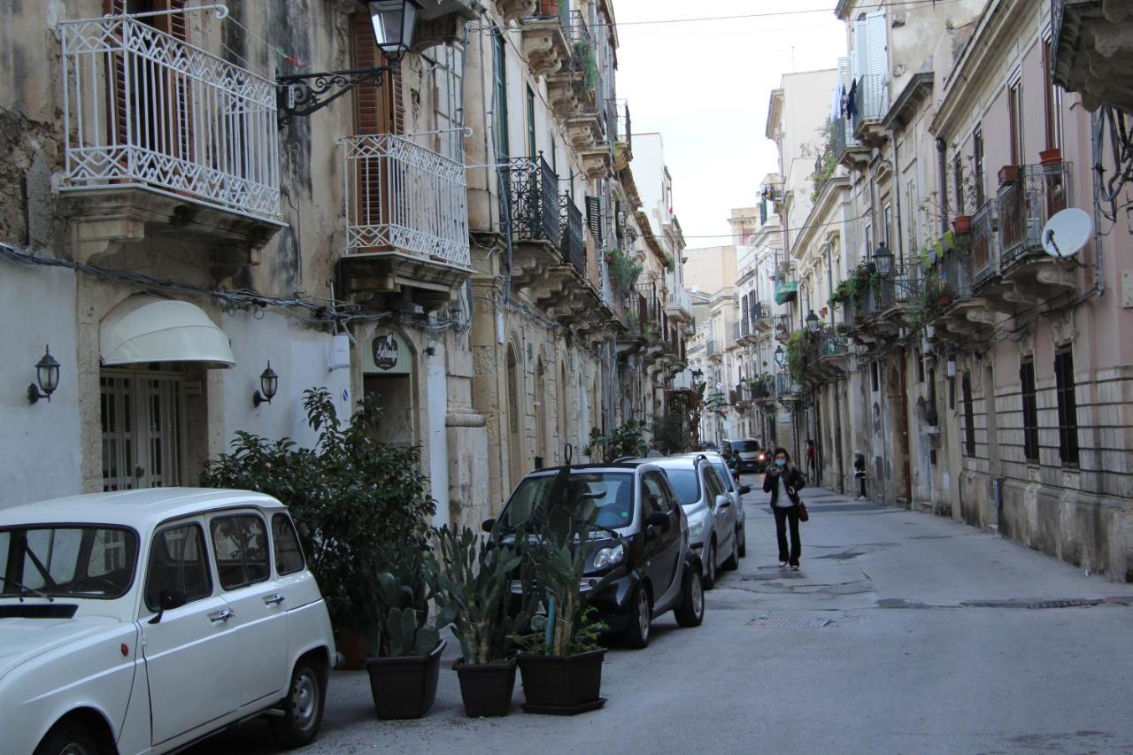 Casa Vacanza Icaros, Ortigia Hictoric Center, 200 Mt From The Beach 锡拉库扎 外观 照片