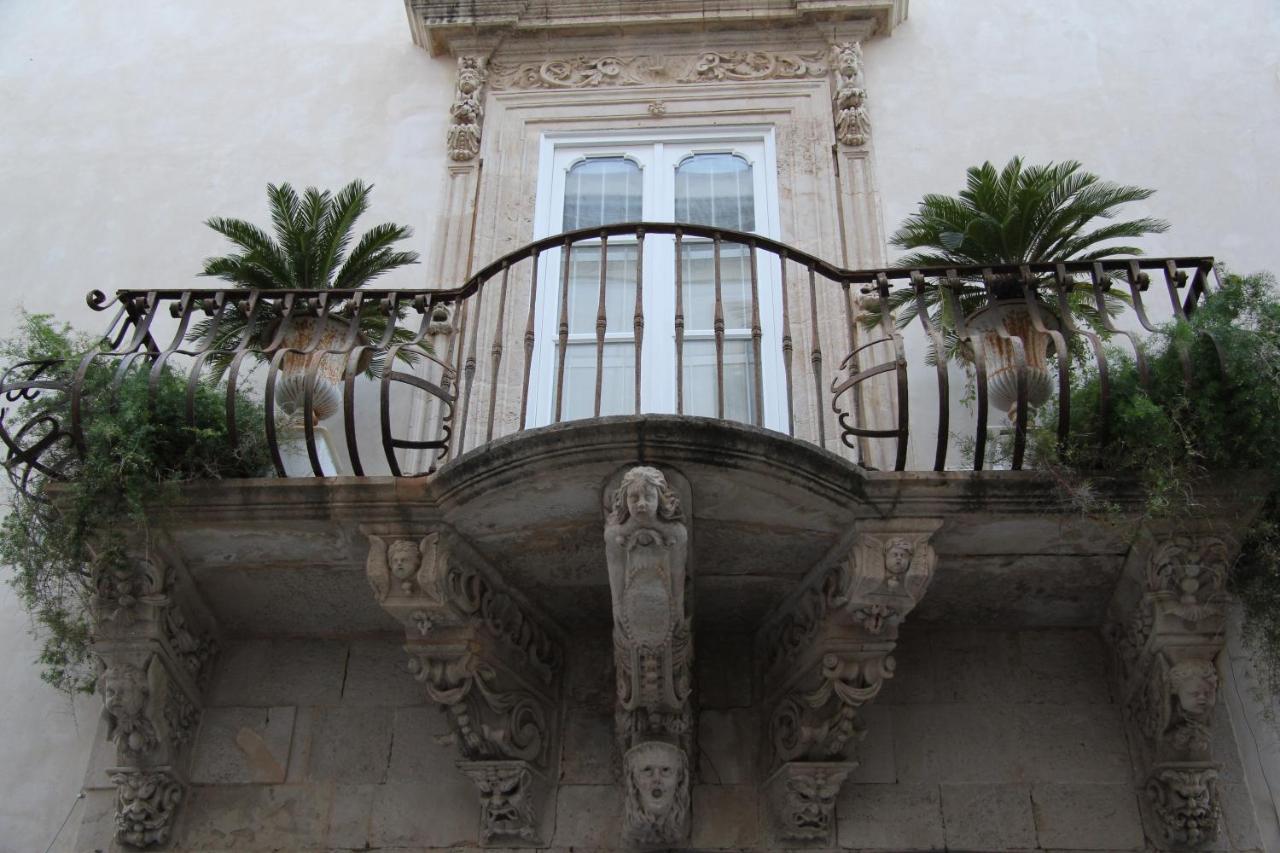 Casa Vacanza Icaros, Ortigia Hictoric Center, 200 Mt From The Beach 锡拉库扎 外观 照片